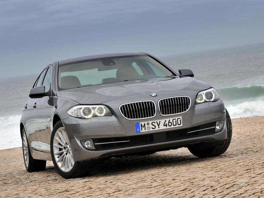  BMW 535i Sedan 2010 года  (фото 1 из 16)